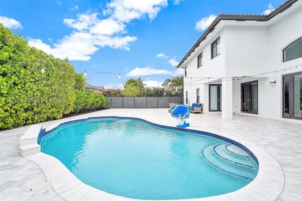 $1,550,000 | 7993 Northwest 161st Terrace, Miami Lakes, FL 33016