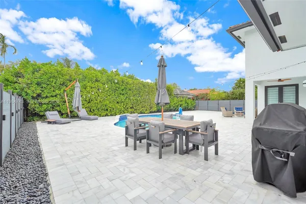 $1,550,000 | 7993 Northwest 161st Terrace, Miami Lakes, FL 33016