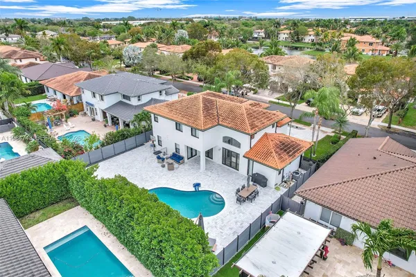 $1,550,000 | 7993 Northwest 161st Terrace, Miami Lakes, FL 33016