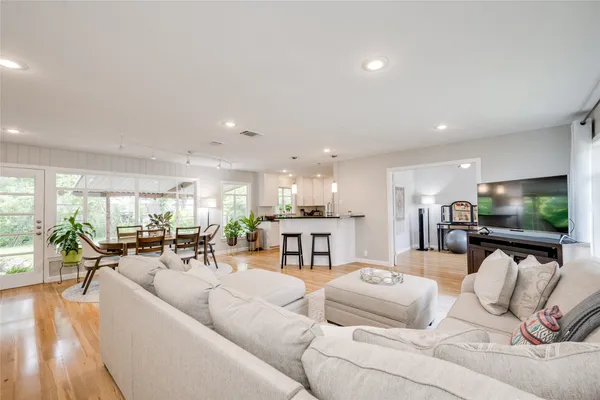 $3,250 | 6002 Cary Drive, Austin, TX 78757