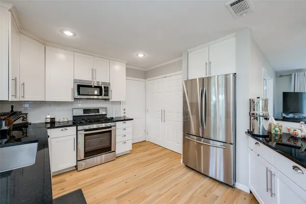 $3,250 | 6002 Cary Drive, Austin, TX 78757