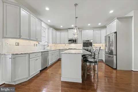 $725,000 | 230 Ironstone Lane, Elverson, PA 19520