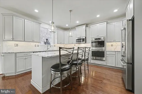 $725,000 | 230 Ironstone Lane, Elverson, PA 19520