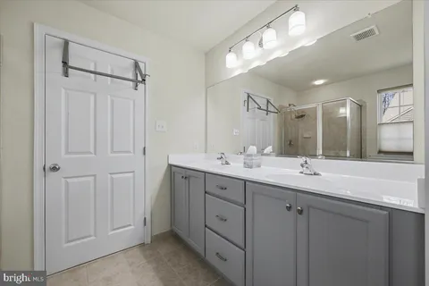 $725,000 | 230 Ironstone Lane, Elverson, PA 19520