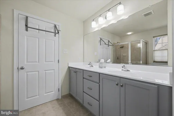 $725,000 | 230 Ironstone Lane, Elverson, PA 19520