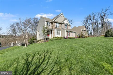 $725,000 | 230 Ironstone Lane, Elverson, PA 19520