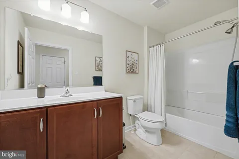 $725,000 | 230 Ironstone Lane, Elverson, PA 19520