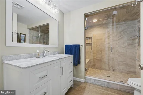 $725,000 | 230 Ironstone Lane, Elverson, PA 19520