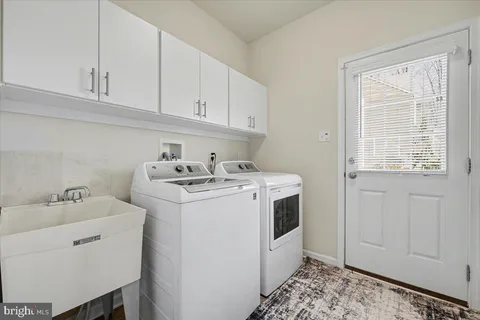 $725,000 | 230 Ironstone Lane, Elverson, PA 19520