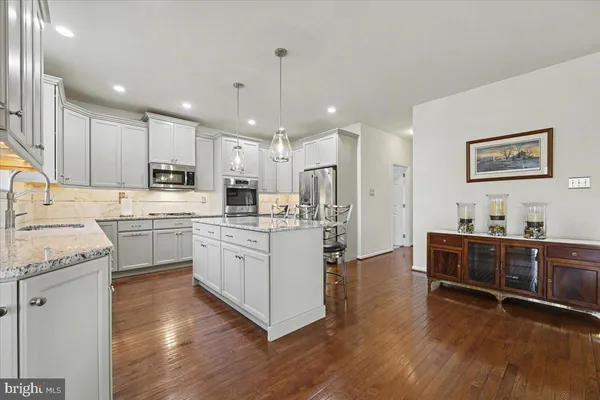 $725,000 | 230 Ironstone Lane, Elverson, PA 19520