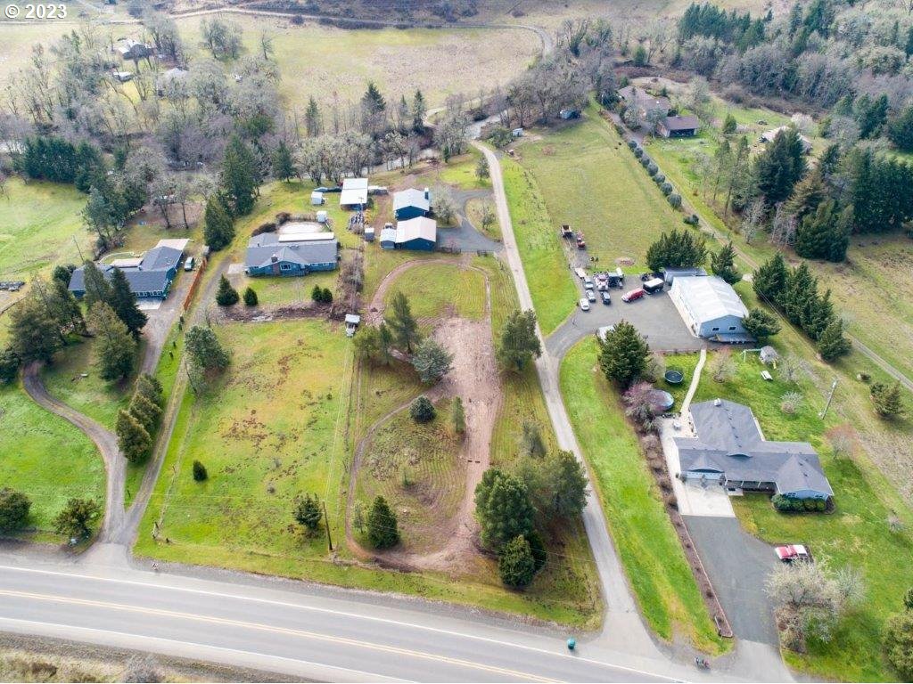 186 Bell Ranch Lane Roseburg, OR 97470 - Photo 3 of 32 Gallery Image 3