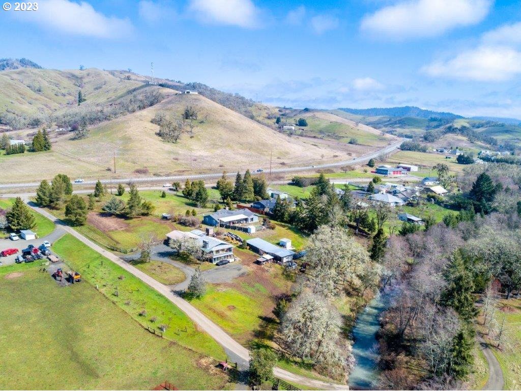 186 Bell Ranch Lane Roseburg, OR 97470 - Photo 4 of 32 Gallery Image 4