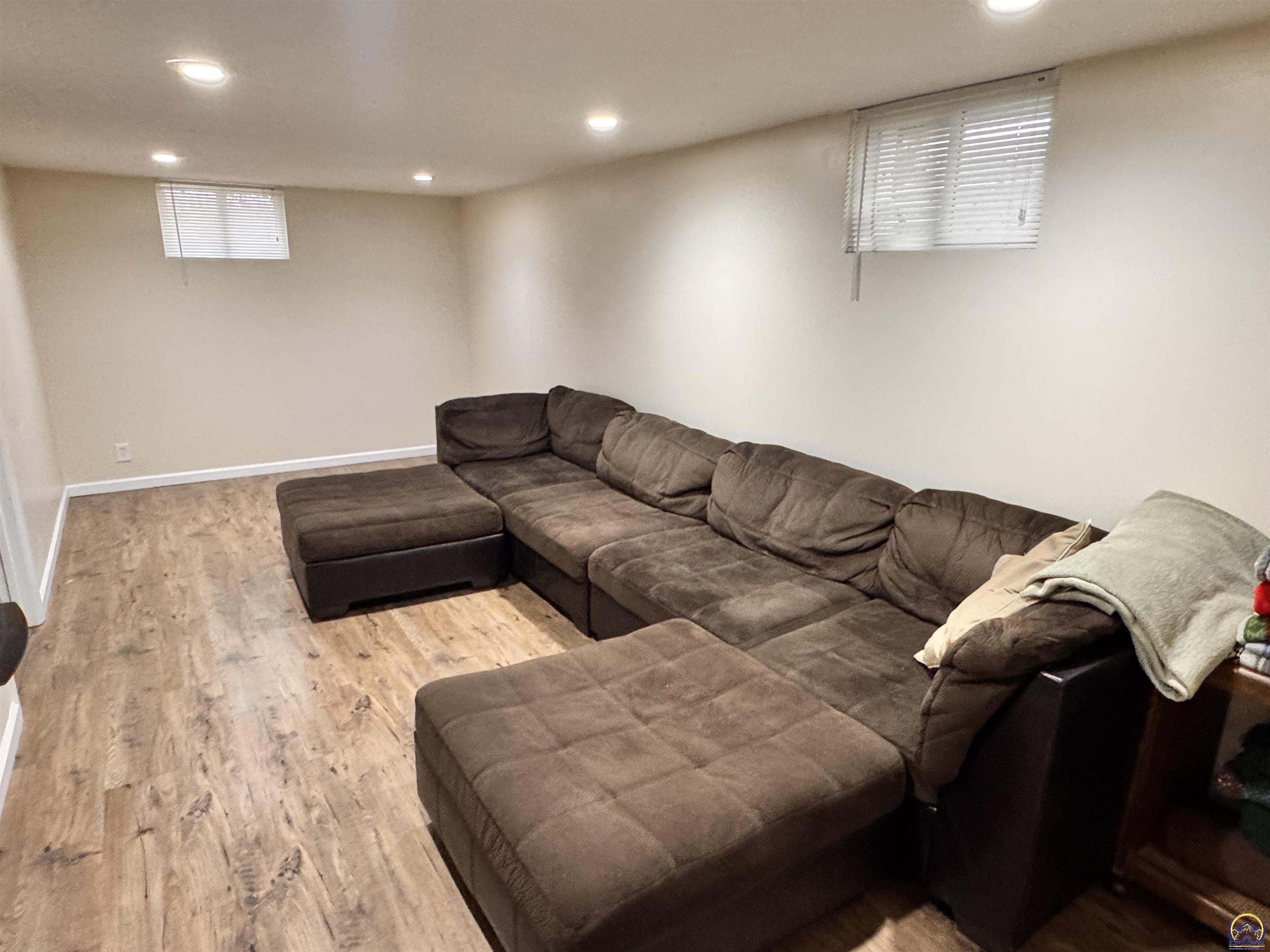 5625 Southwest 16th Street Topeka, KS 66604 - Photo 13 of 20