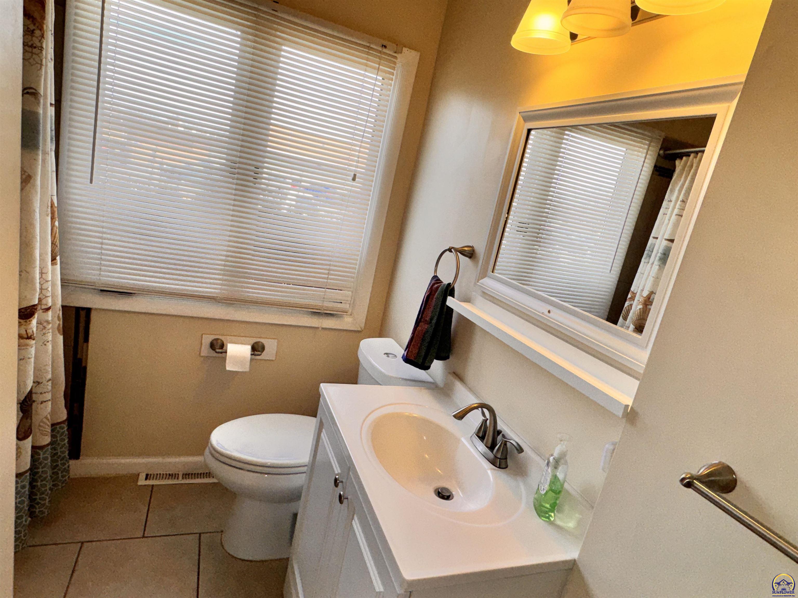 5625 Southwest 16th Street Topeka, KS 66604 - Photo 16 of 20