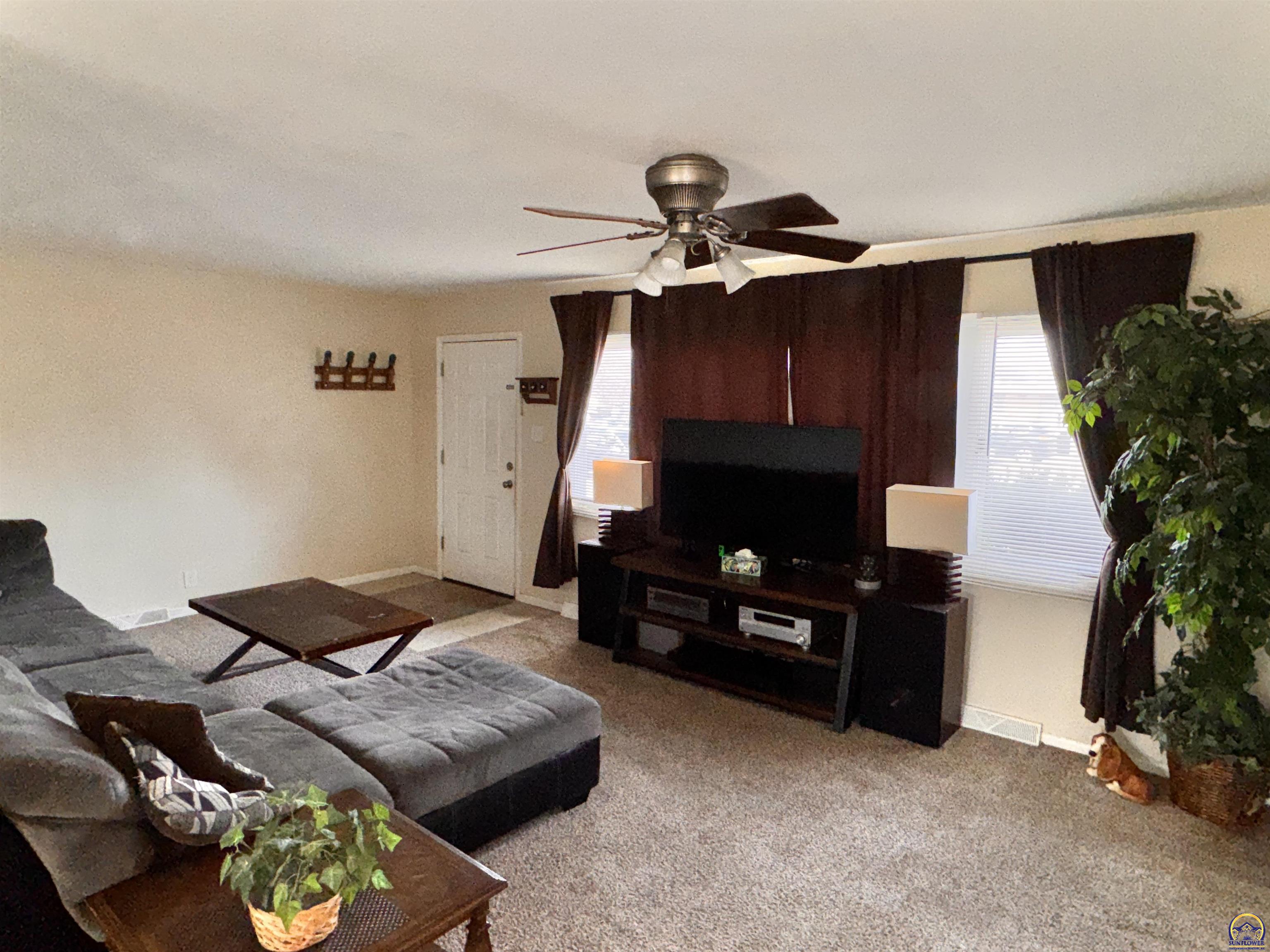 5625 Southwest 16th Street Topeka, KS 66604 - Photo 3 of 20