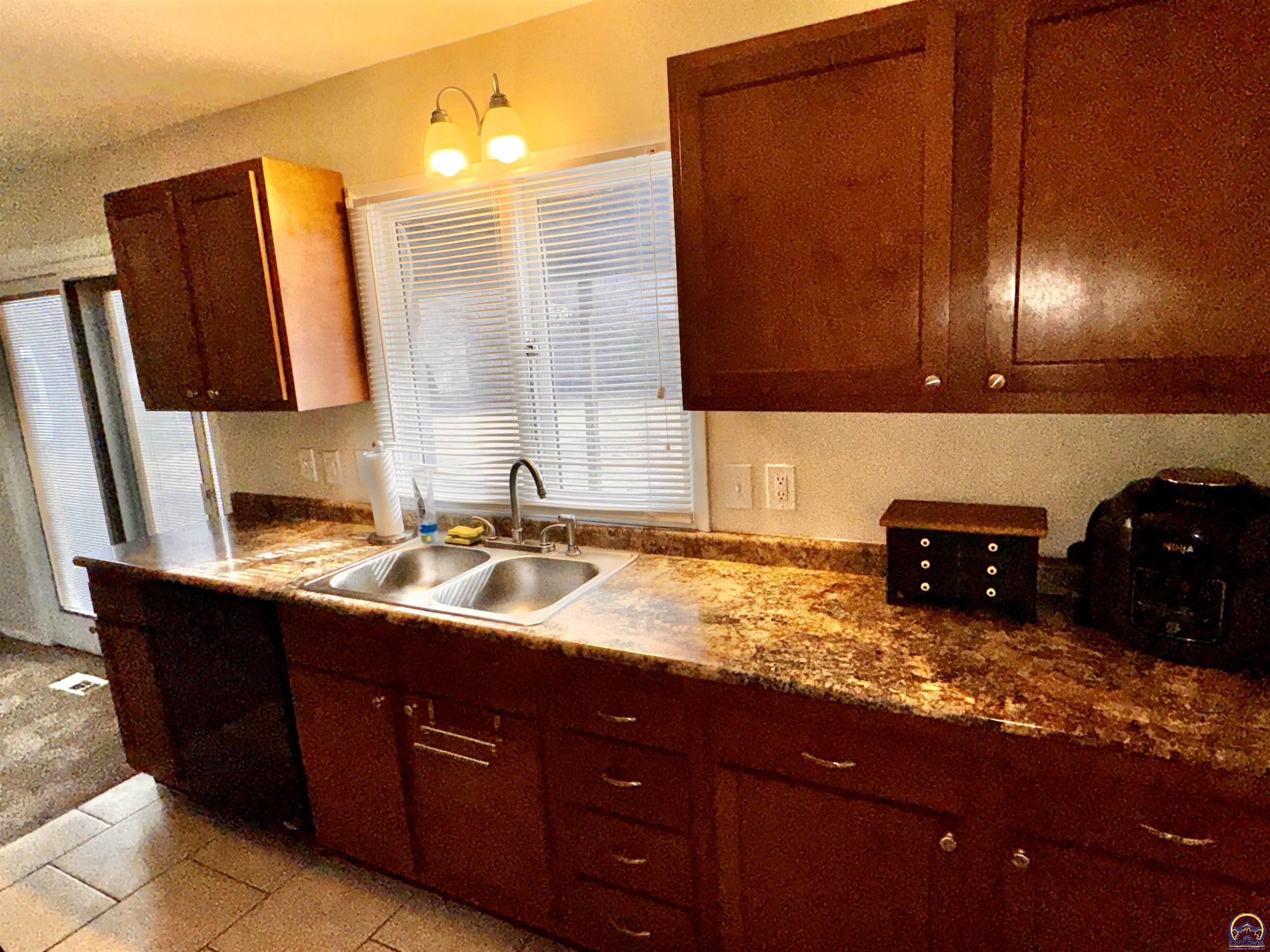 5625 Southwest 16th Street Topeka, KS 66604 - Photo 8 of 20