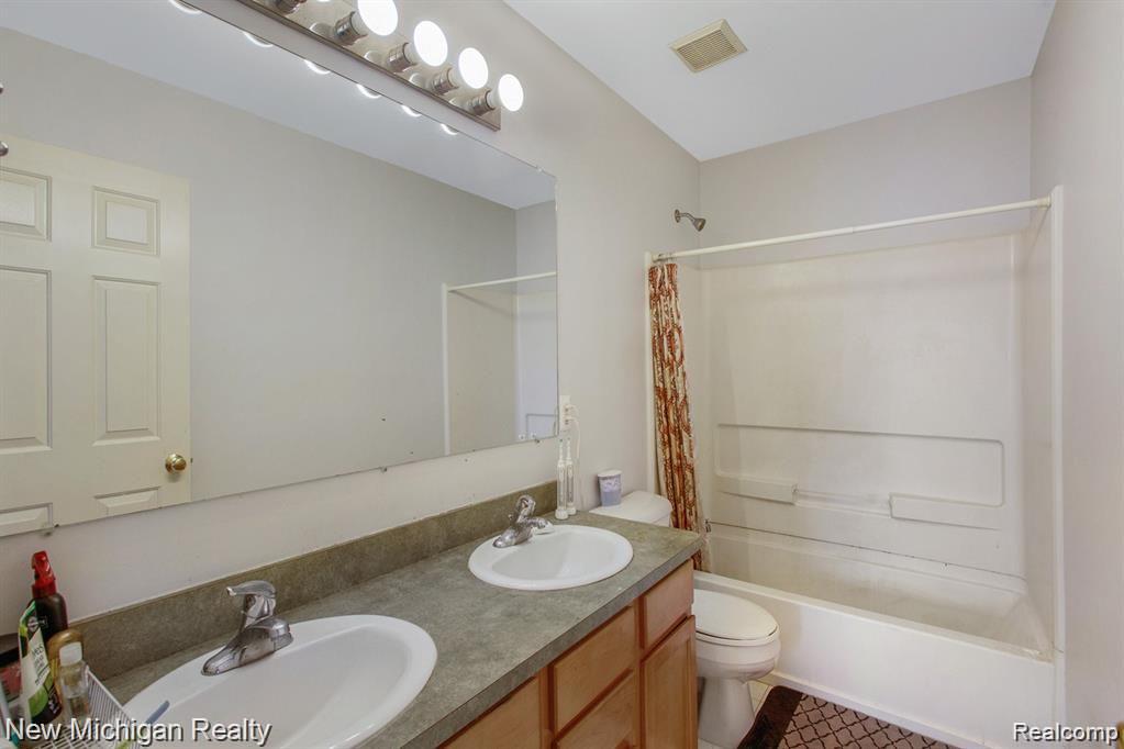 3278 Connors Drive Rochester, MI 48307 - Photo 19 of 35 0N2A5193.jpg