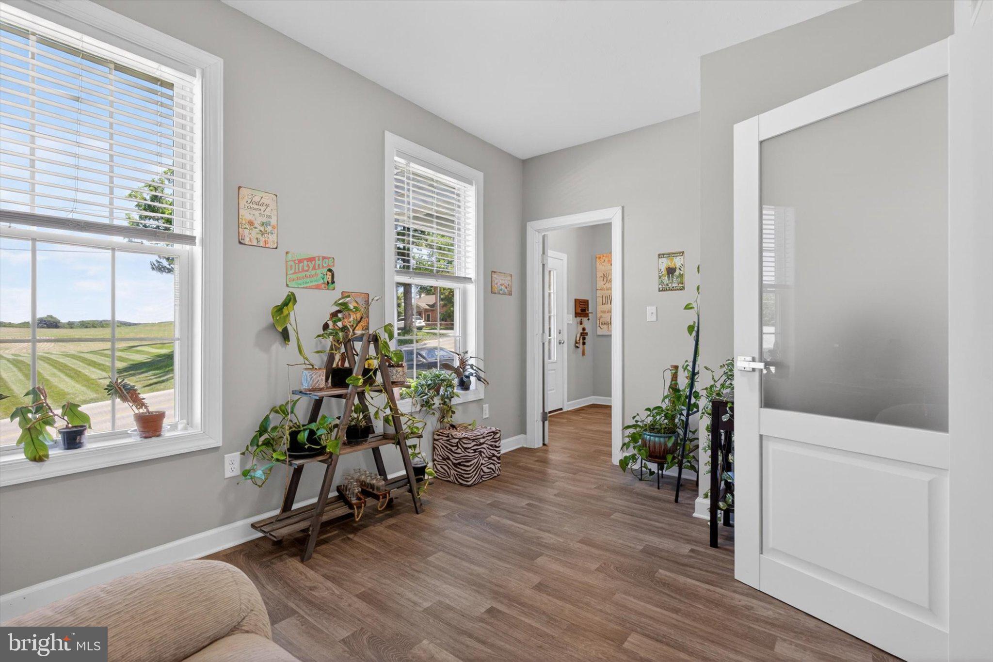 255 Kinneman Road Abbottstown, PA 17301 - Photo 7 of 39 Bright and inviting entryway oasis.