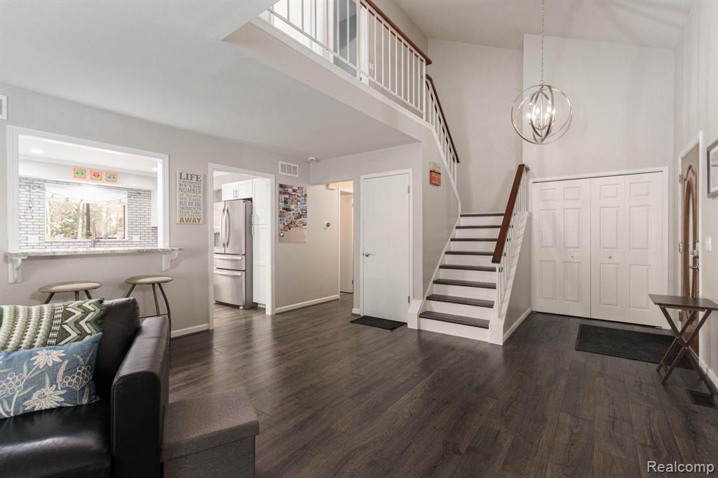6930 Drake Road West Bloomfield, MI 48322 - Photo 20 of 57