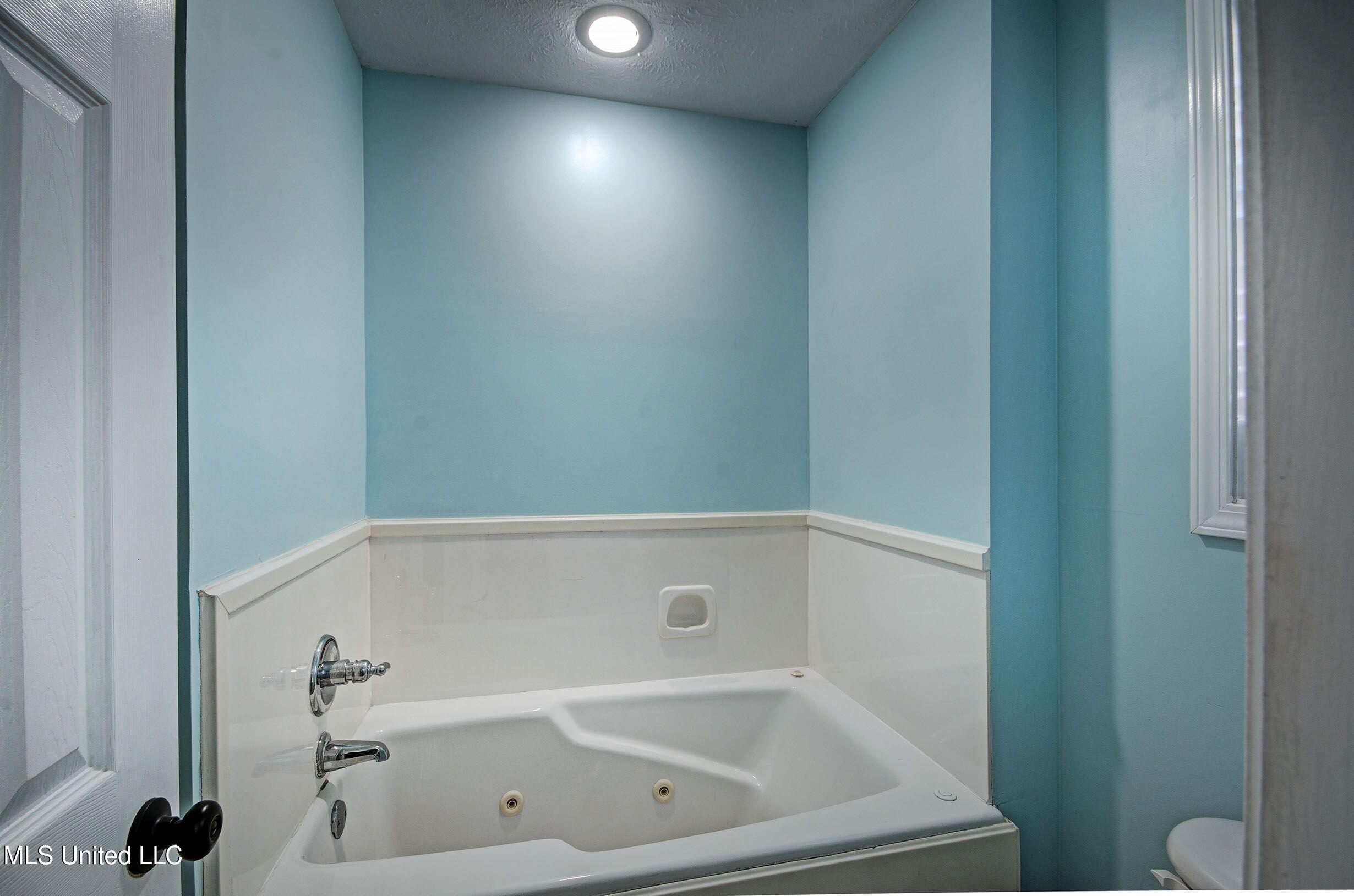 625 Post Oak Place Pearl, MS 39208 - Photo 18 of 24 post oak primary bath 2