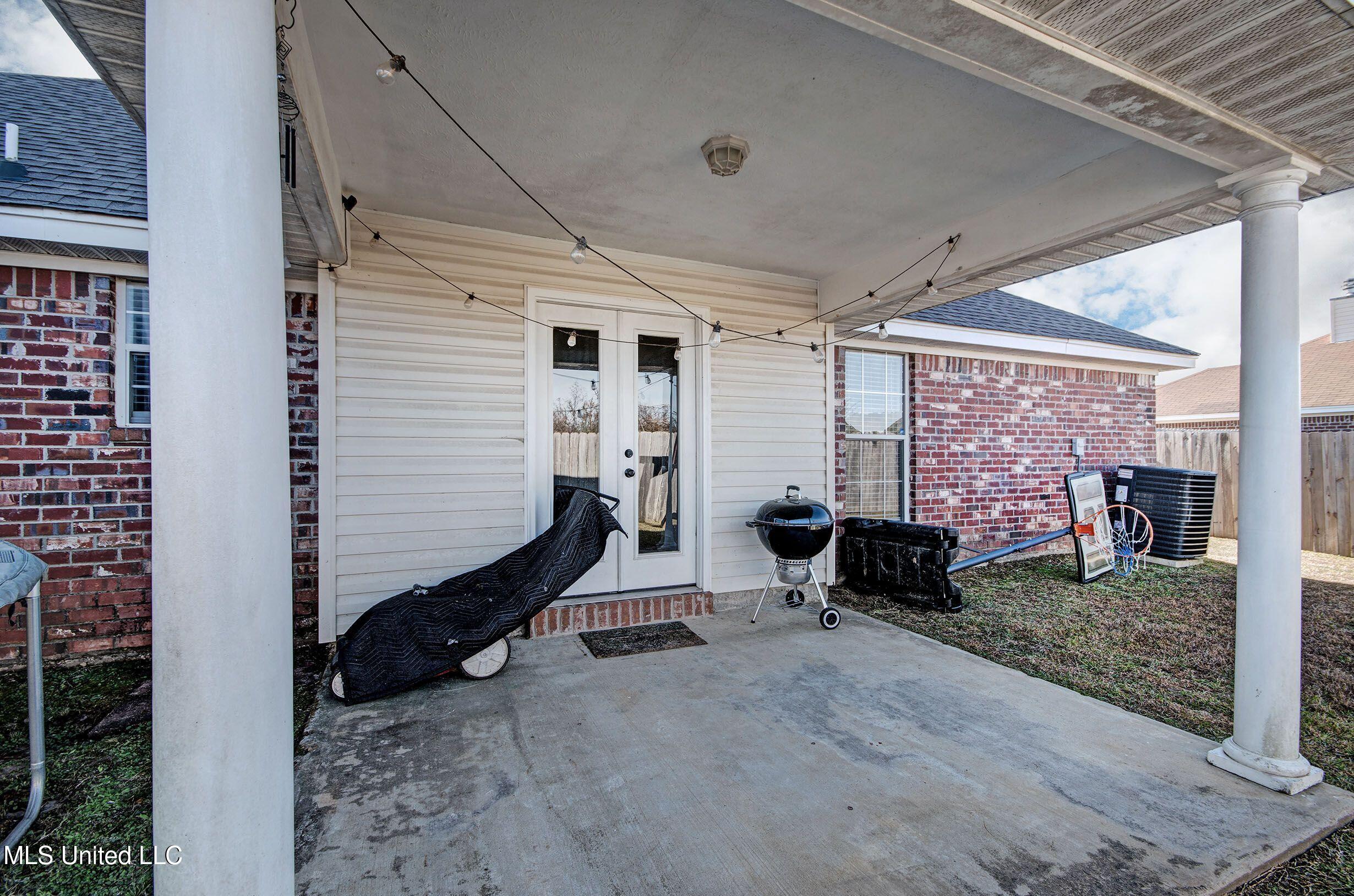 625 Post Oak Place Pearl, MS 39208 - Photo 7 of 24 post oak back porch