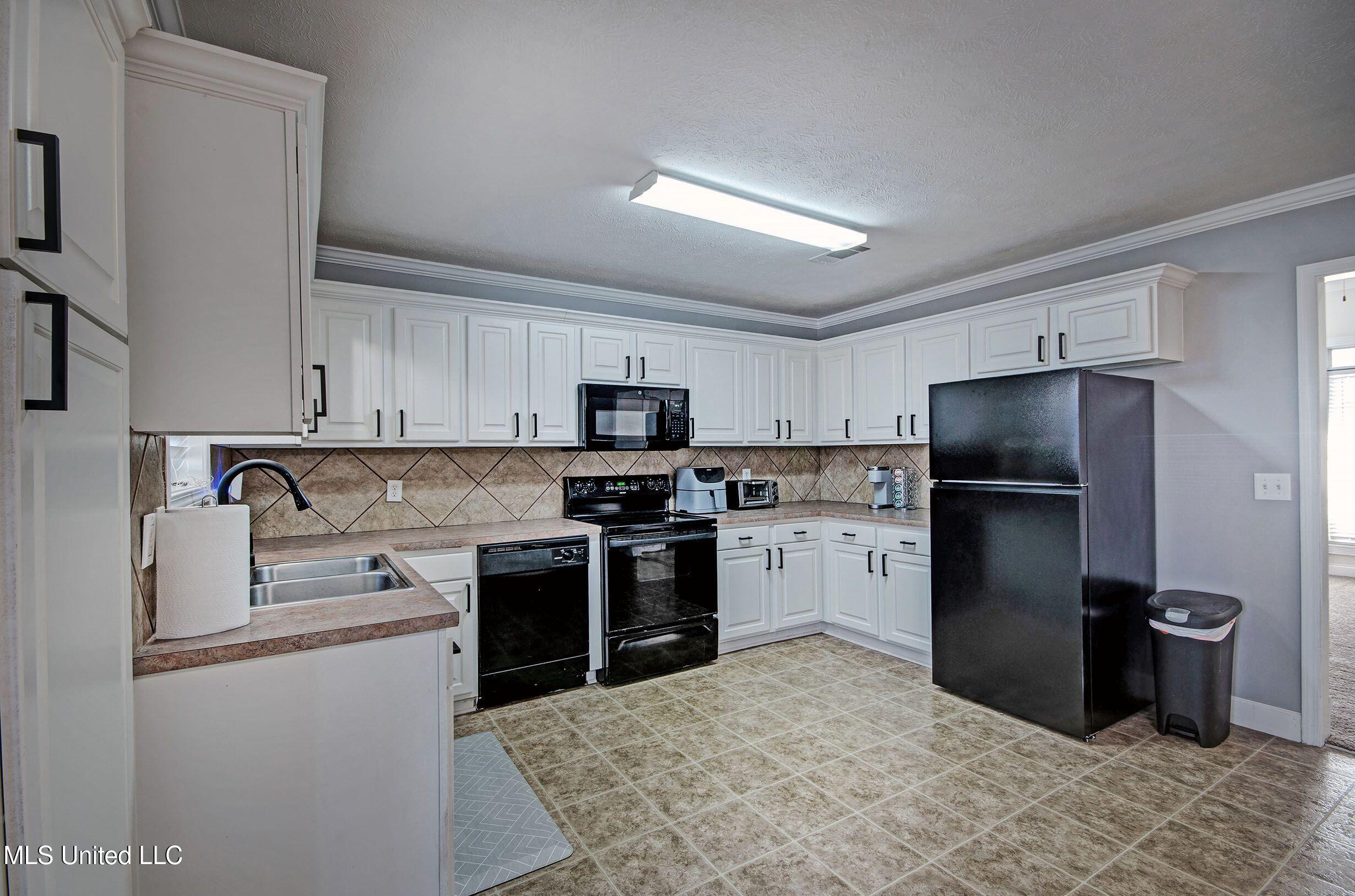 625 Post Oak Place Pearl, MS 39208 - Photo 9 of 24 post oak kitchen 2