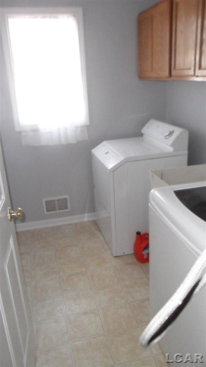 232 Joy Adrian, MI 49221 - Photo 21 of 27 31375689-20.JPG
