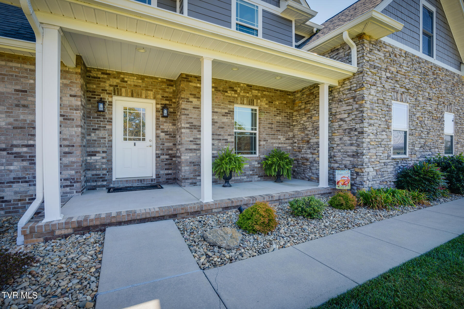 3675 Holly Creek Road Greeneville, TN 37745 - Photo 3 of 47 003