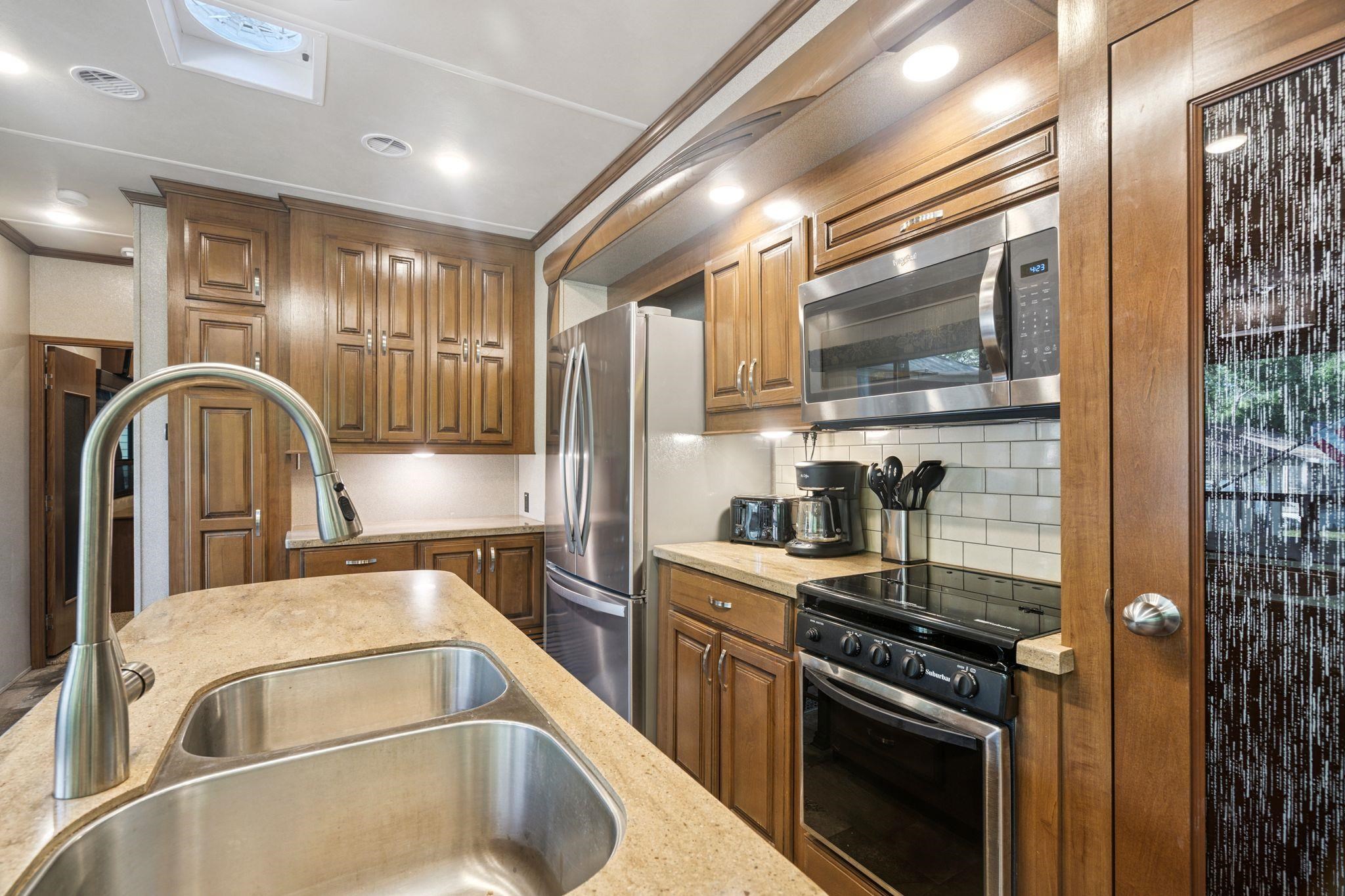 184 Pocahontas Lane, Unit 184 Rochester, NH 03867 - Photo 10 of 50