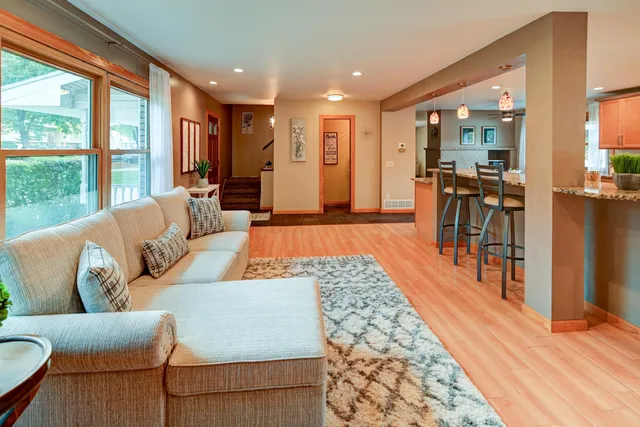 $469,900 | 1618 Angel Crest Way, Madison, WI 53716