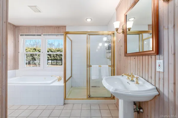 $995,000 | 10100 New Suffolk Avenue, Cutchogue, NY 11935