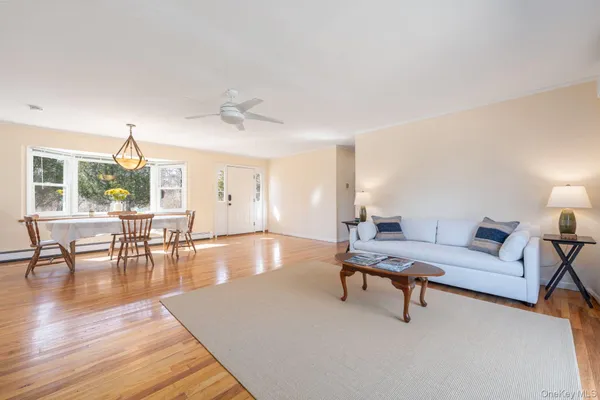 $995,000 | 10100 New Suffolk Avenue, Cutchogue, NY 11935