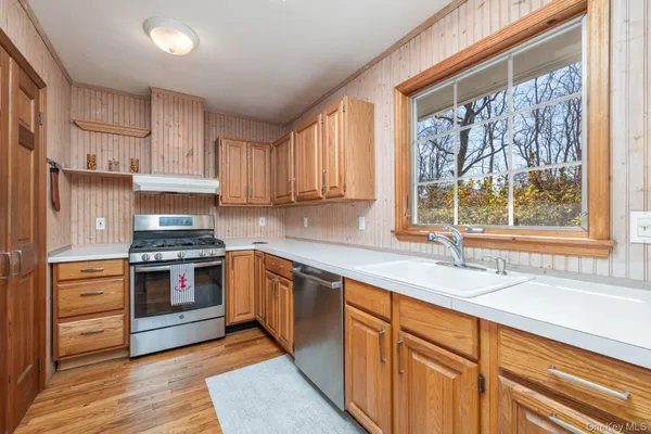 $995,000 | 10100 New Suffolk Avenue, Cutchogue, NY 11935