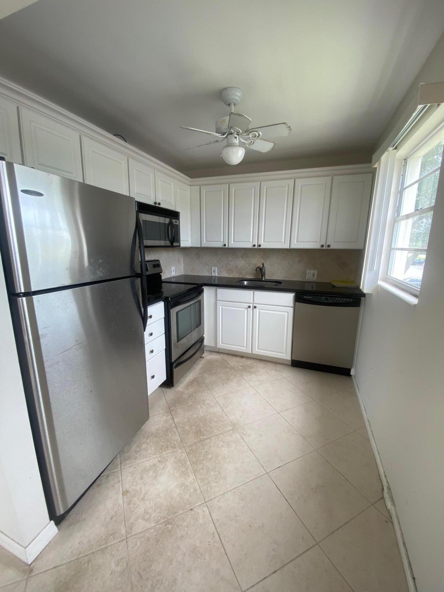 309 Preston H, Unit 309 Boca Raton, FL 33434 - Photo 9 of 18 IMG_3473