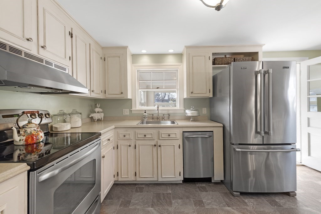 7 Nason Road Saugus, MA 01906 - Photo 12 of 34 Gallery Image 12