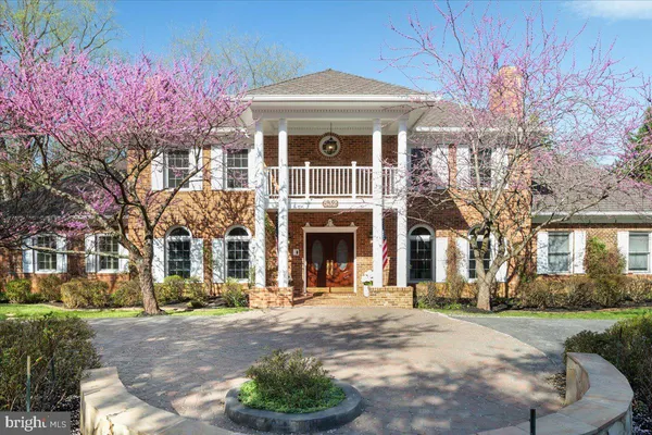 $2,325,000 | 532 Walker Road, Great Falls, VA 22066