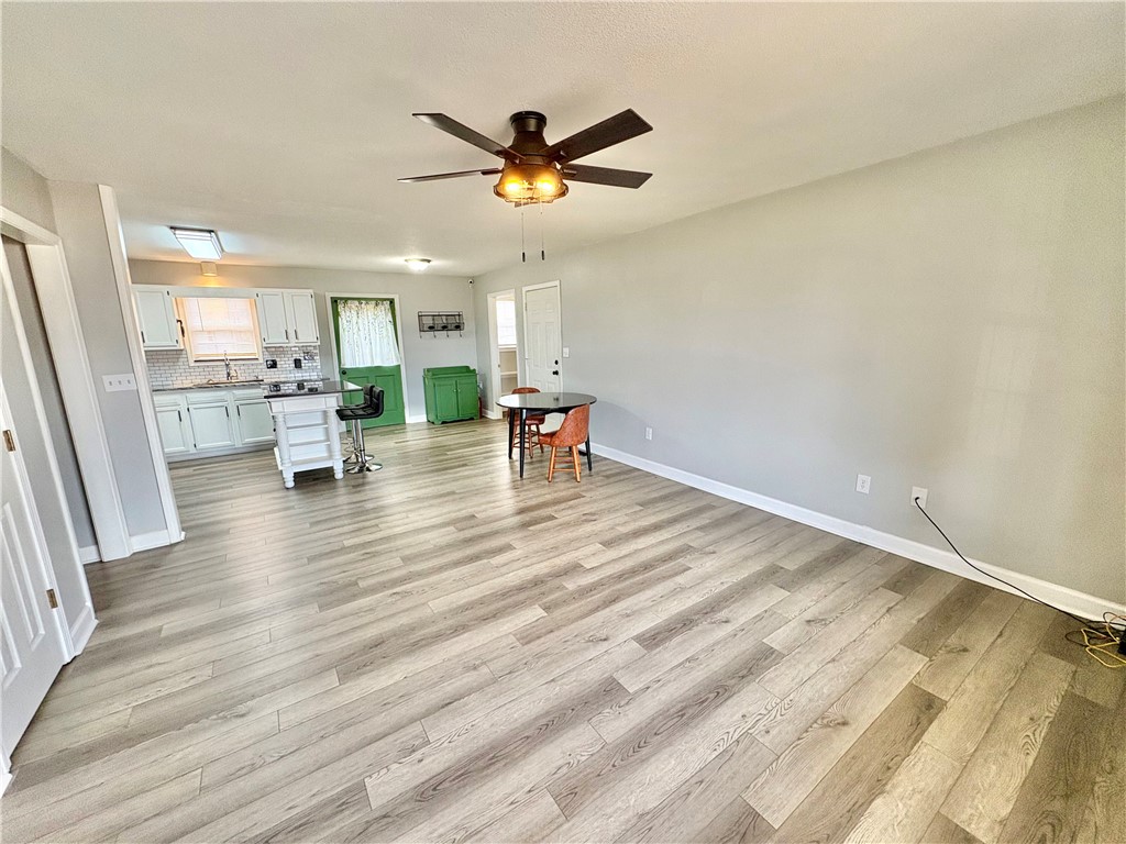 2301 Rolling Green Road Anderson, SC 29621 - Photo 4 of 32