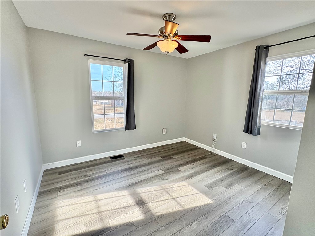 2301 Rolling Green Road Anderson, SC 29621 - Photo 9 of 32