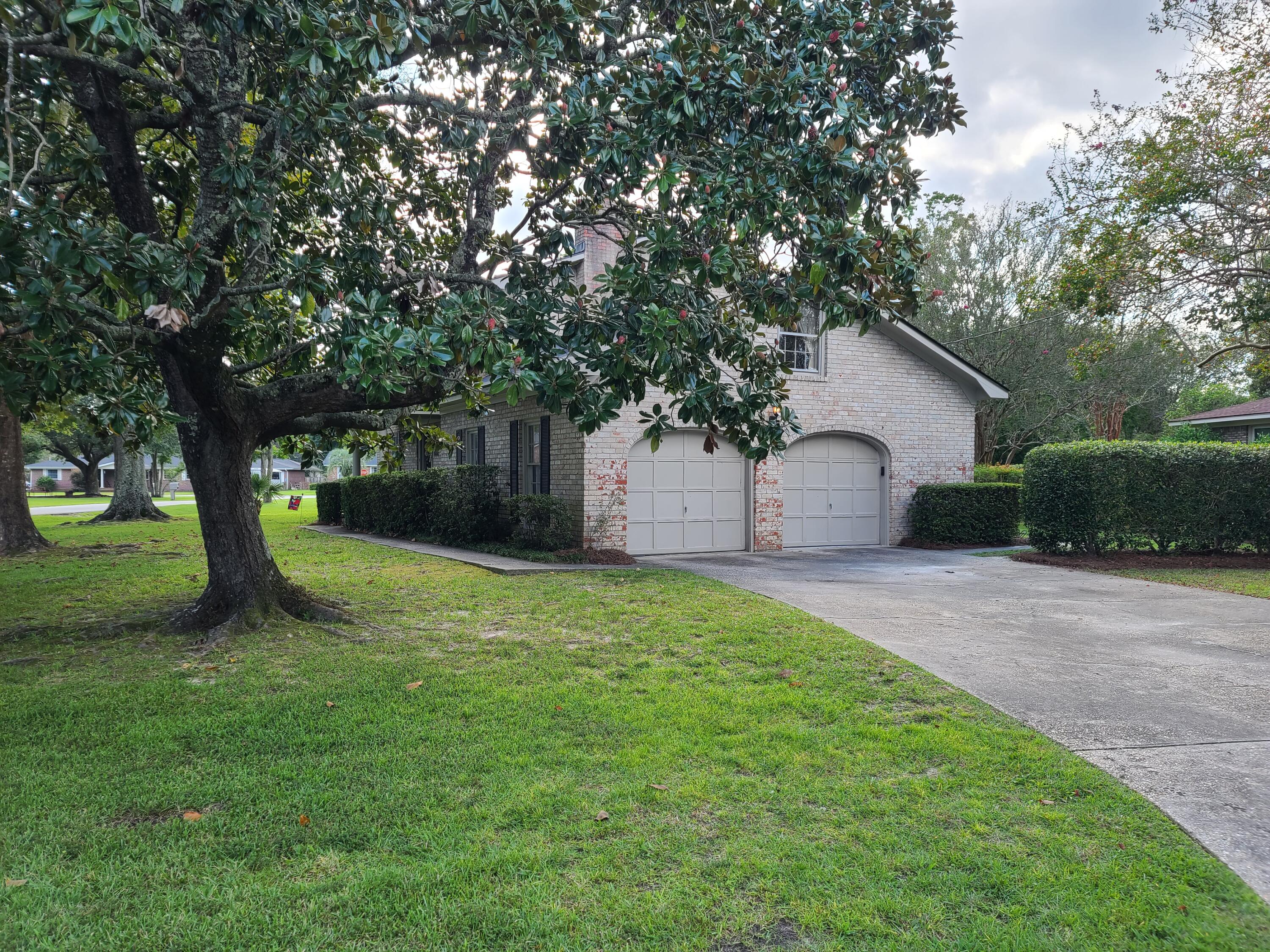 1 Lampton Road Charleston, SC 29407 - Photo 2 of 81 1 Lampton garage side pic