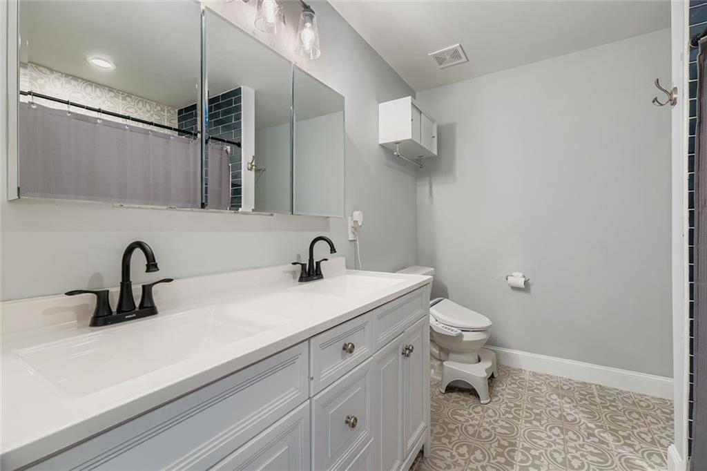 677 Ira Street Southwest Atlanta, GA 30310 - Photo 19 of 28 a bathroom with a sink and mirror