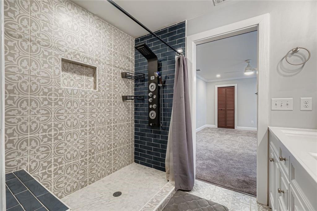 677 Ira Street Southwest Atlanta, GA 30310 - Photo 20 of 28 a bathroom with a shower