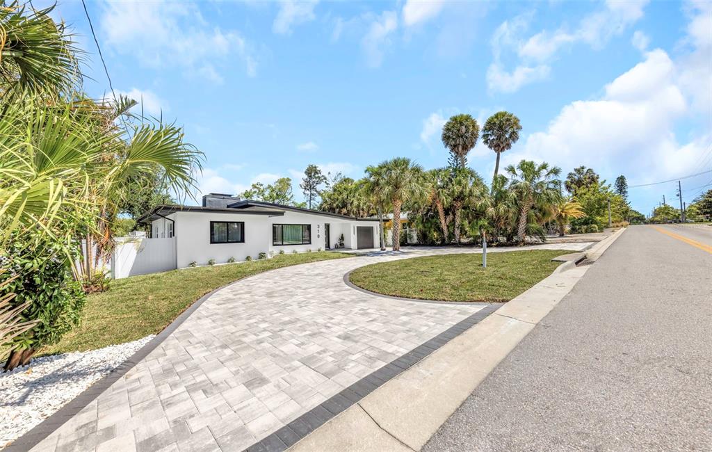 318 Mehlenbacher Road Belleair, FL 33756 - Photo 4 of 64