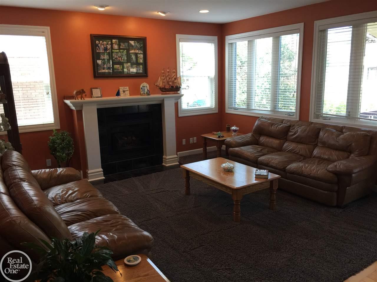 38019 Pointe Rosa Street Harrison Township, MI 48045 - Photo 11 of 36 31355238-10.JPG