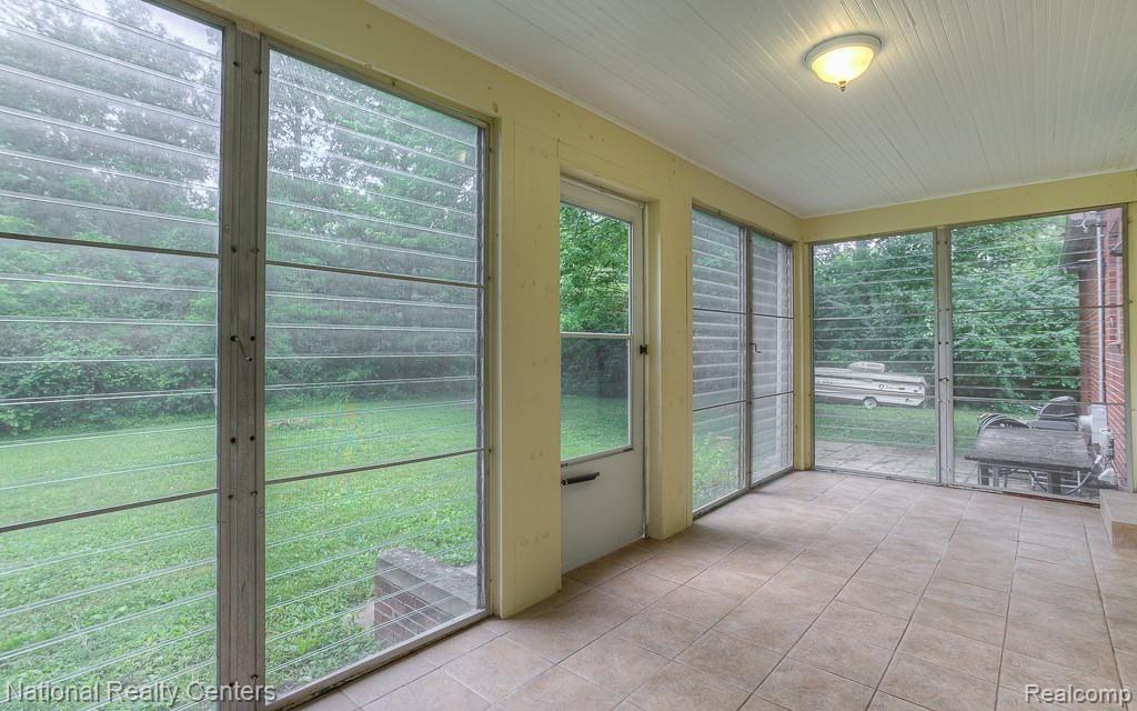 21515 Farmington Road Farmington Hills, MI 48335 - Photo 11 of 26