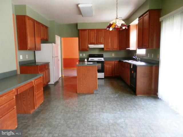 2445 Rabbits Run Street Waldorf, MD 20601 - Photo 5 of 20 Kitchen