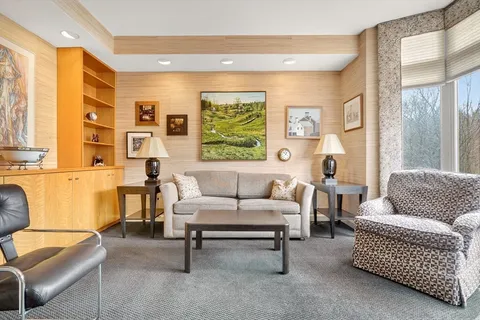 $2,200,000 | 99-60 Florence Street, Unit 3D, Newton, MA 02467