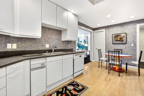 $2,200,000 | 99-60 Florence Street, Unit 3D, Newton, MA 02467