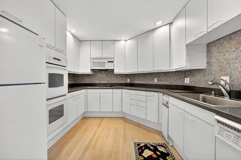 $2,200,000 | 99-60 Florence Street, Unit 3D, Newton, MA 02467