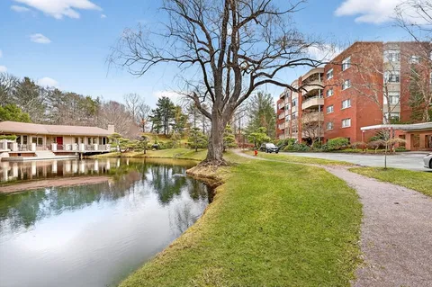 $2,200,000 | 99-60 Florence Street, Unit 3D, Newton, MA 02467