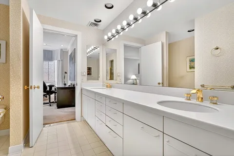 $2,200,000 | 99-60 Florence Street, Unit 3D, Newton, MA 02467